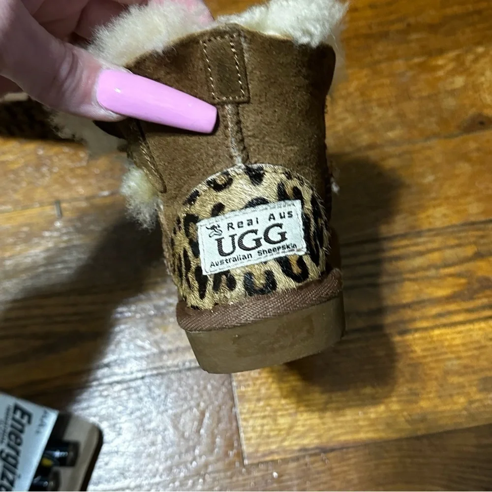 Girls Uggs anilmal print shearling suede size 8/9